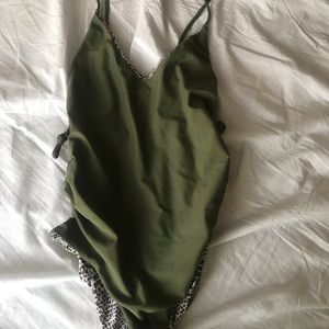 Acacia Florence onepiece (dark green/snake)